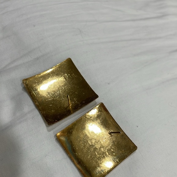 Gold tone square earrings - Picture 4 of 6